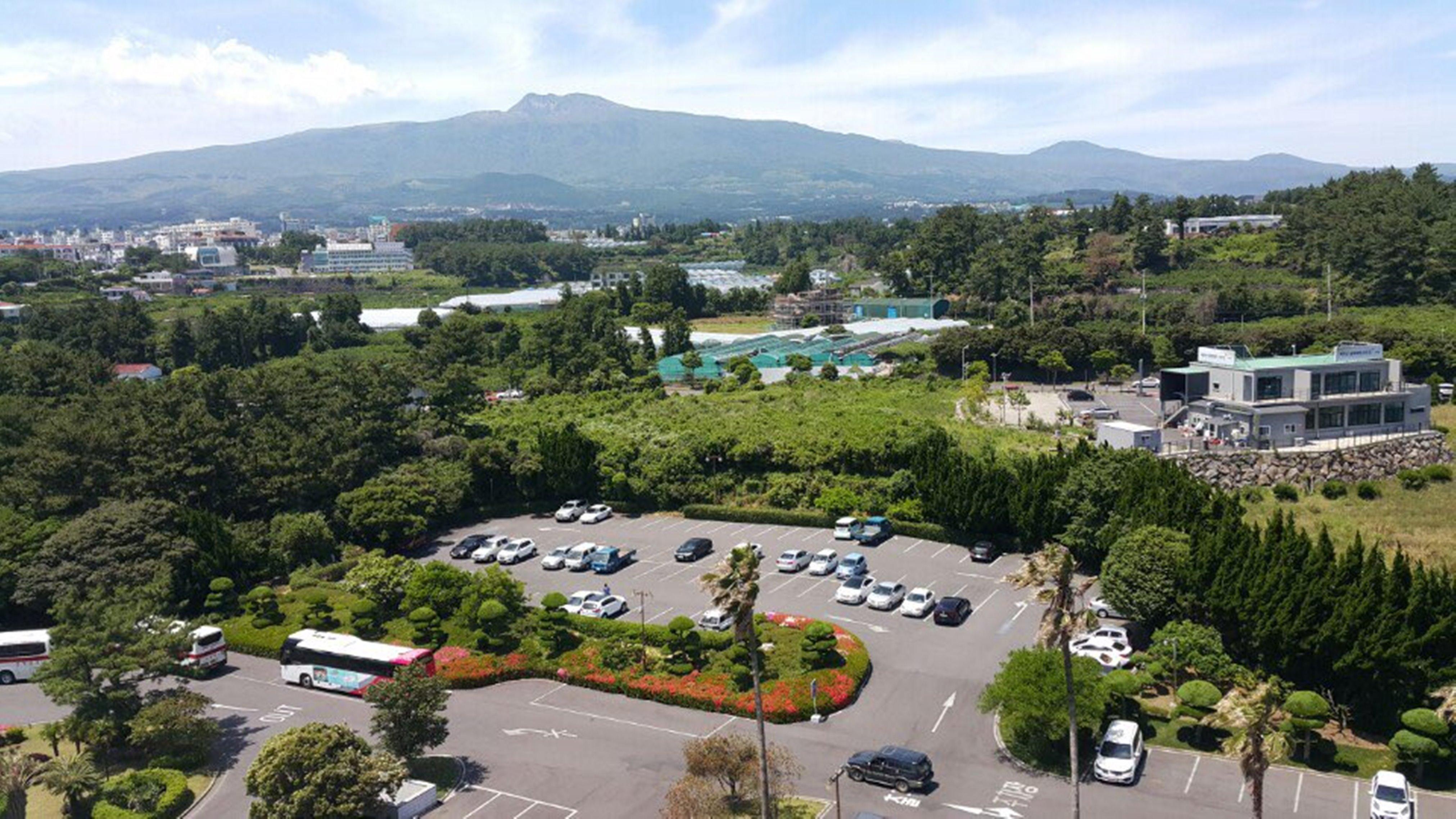 Seogwipo Kal Hotel Exterior foto View of the University of Hawaii at Hilo