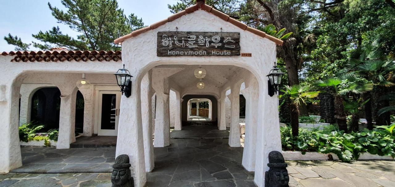 Seogwipo Kal Hotel Exterior foto Honeymoon House