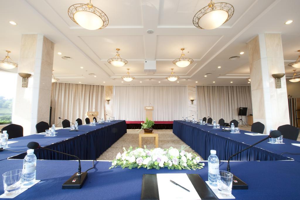 Seogwipo Kal Hotel Exterior foto The meeting room of the 1st ASEAN–India Conference