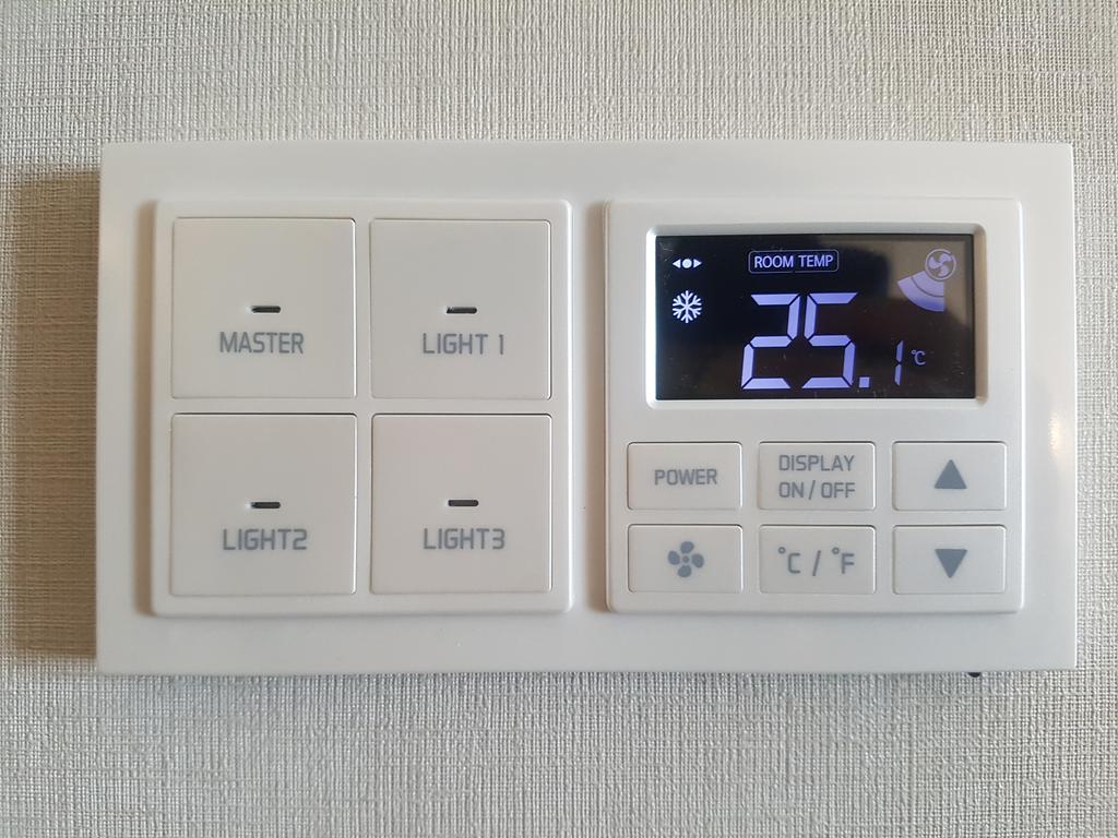 Seogwipo Kal Hotel Cameră foto A smart home light switch
