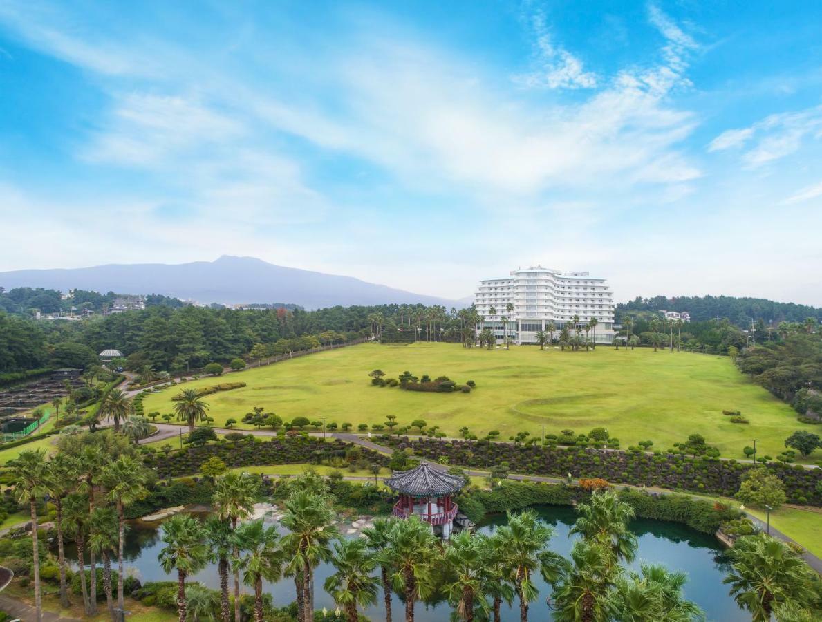 Seogwipo Kal Hotel Exterior foto View of the campus